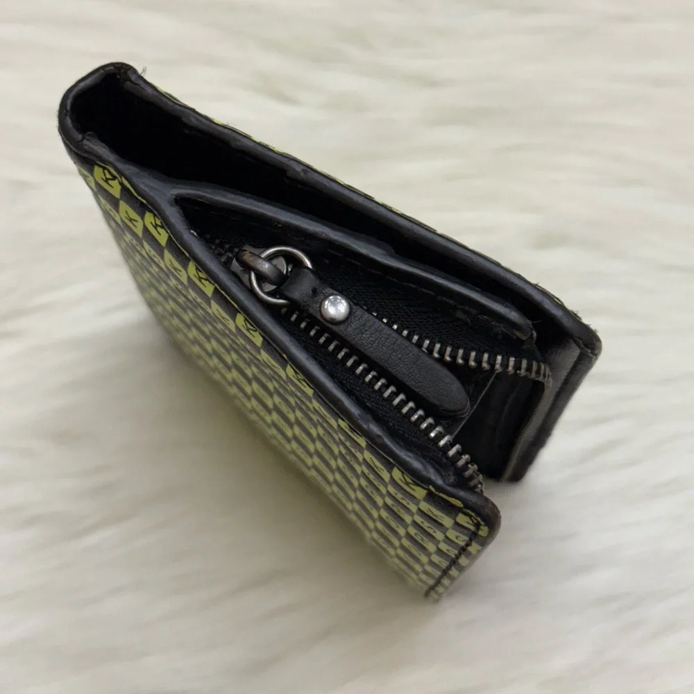 MICHAEL KORS - BLACK LIME GREEN LEATHER NYC TAXI JET SET BI-FOLD SNAP WALLET